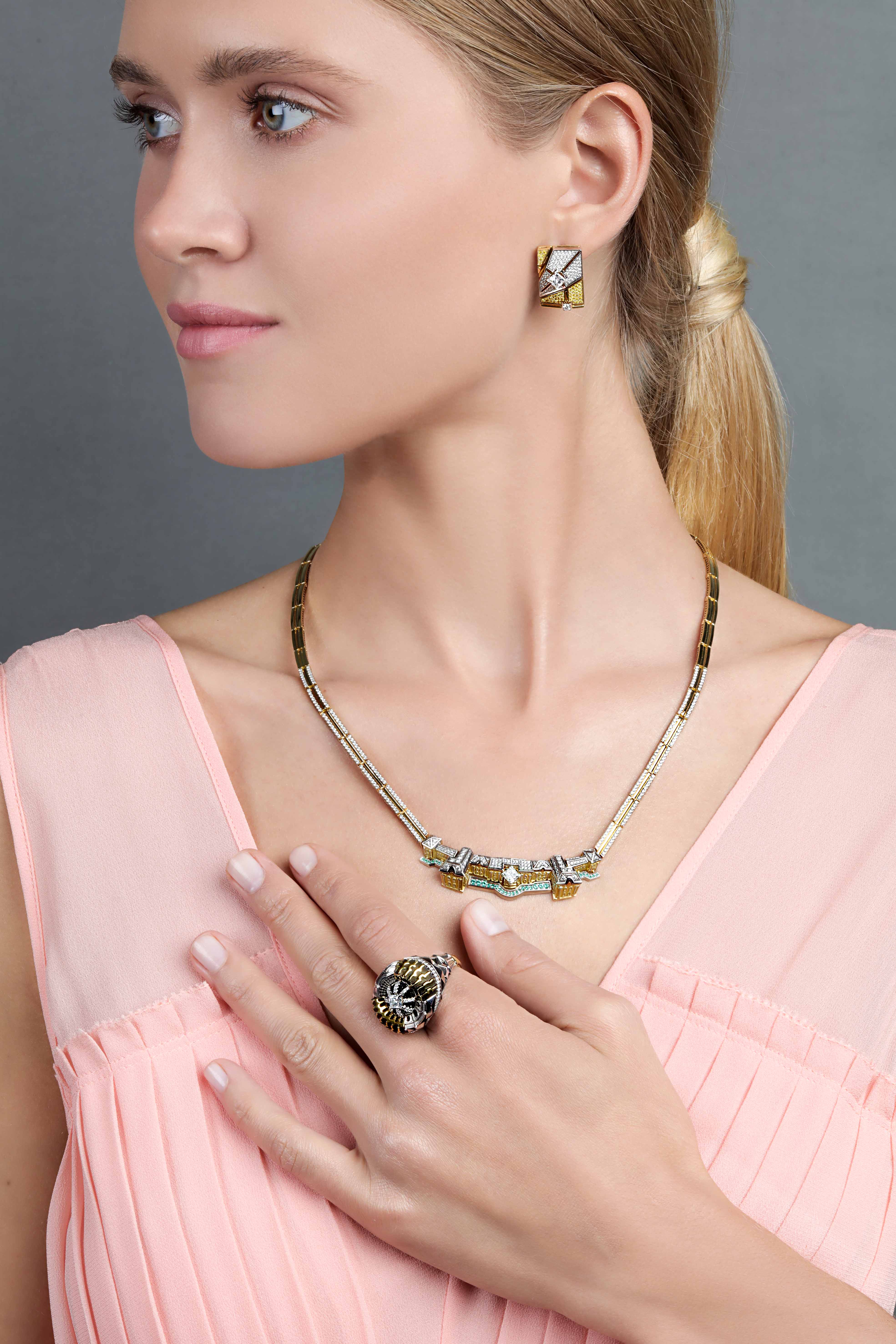 Кольцо с бриллиантами и сапфирами, жёлтое и белое золото