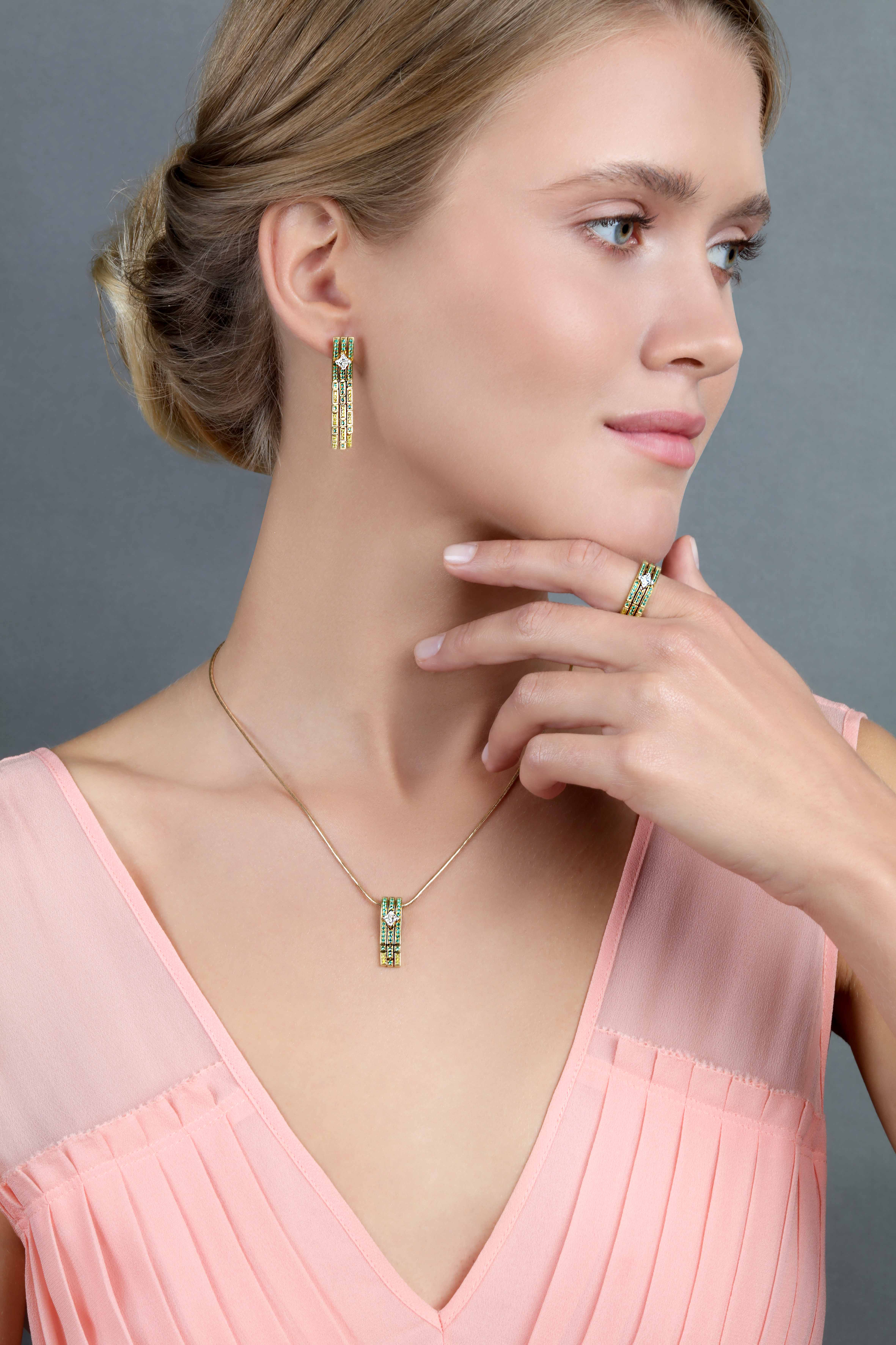 Серьги с бриллиантами и изумрудами, жёлтое золото