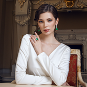 Кольцо с изумрудом и бриллиантами, белое золото