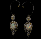 Серьги с опалами, бриллиантами и сапфирами, желтое золото, н.керамика