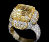 Кольцо с жёлтым сапфиром и бриллиантами, жёлтое и белое золото