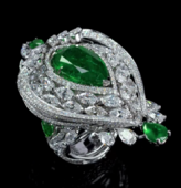Кольцо с изумрудами и бриллиантами, белое золото