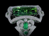 Кольцо с турмалином, изумрудами и бриллиантами, белое золото