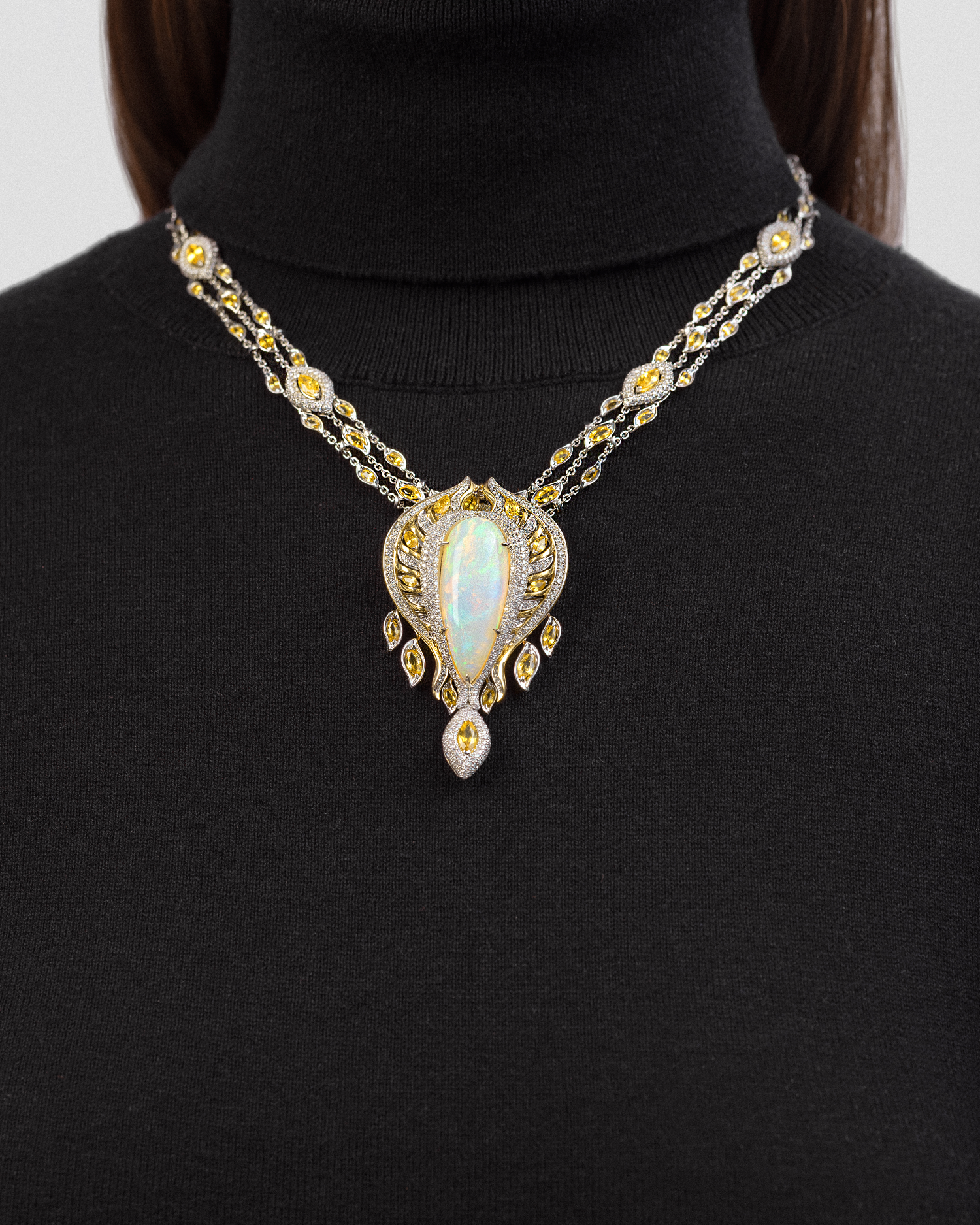 Подвес - брошь с опалом желтыми сапфирами и бриллиантами, жёлтое и белое золото, н.керамика