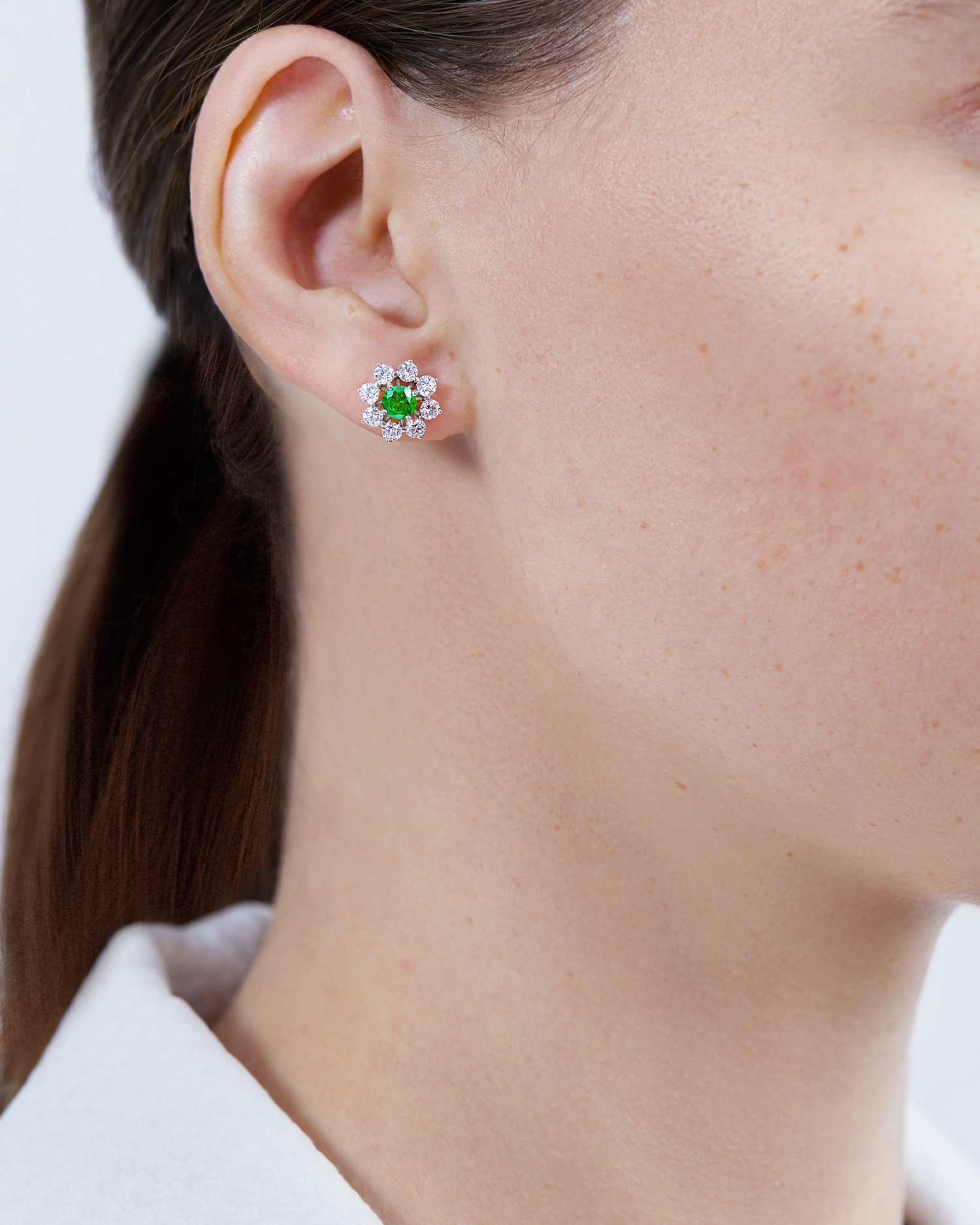 Пусеты с демантоидами и бриллиантами, белое золото