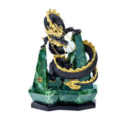 Настольная скульптура «Дракон с нефритом и жемчужиной из опала» 1