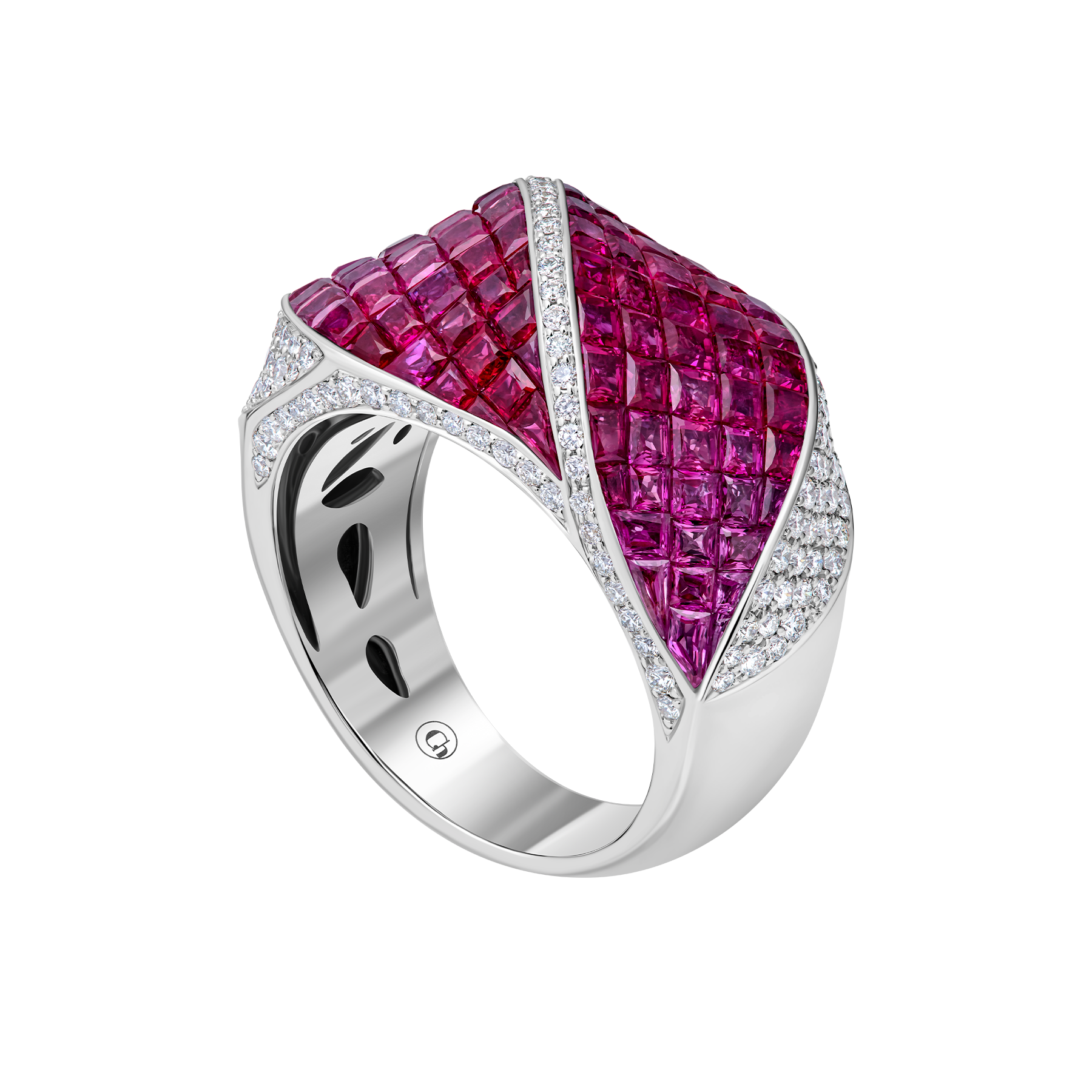 Кольцо с рубинами и бриллиантами, белое золото