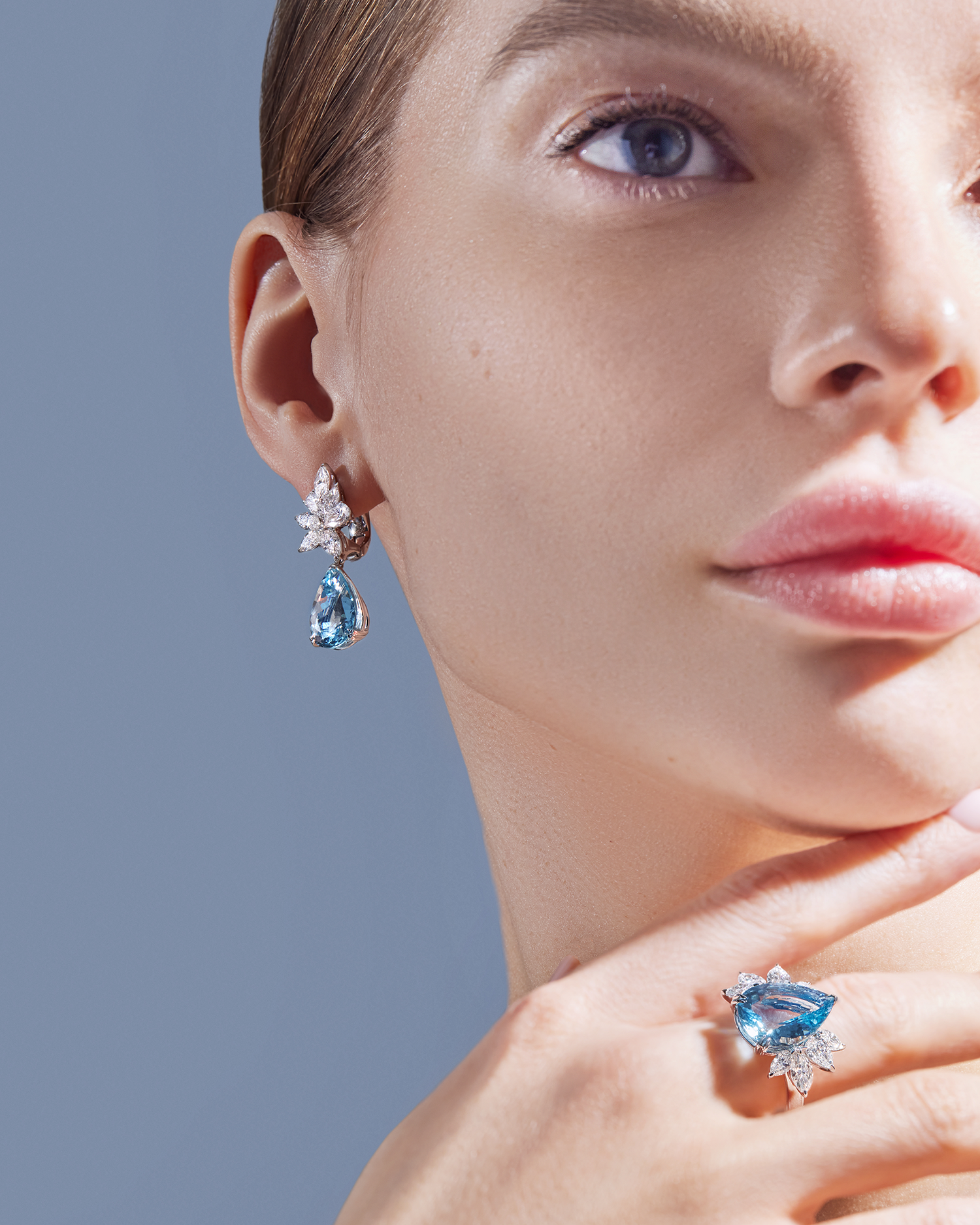 Кольцо с аквамарином и бриллиантами, белое золото