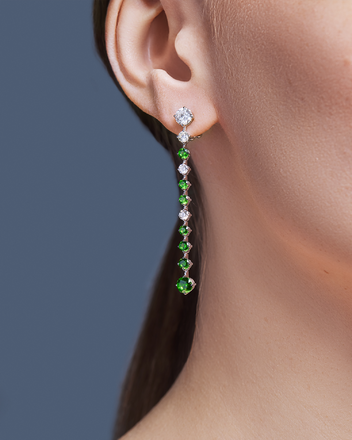 Серьги с демантоидами и бриллиантами, белое золото 2