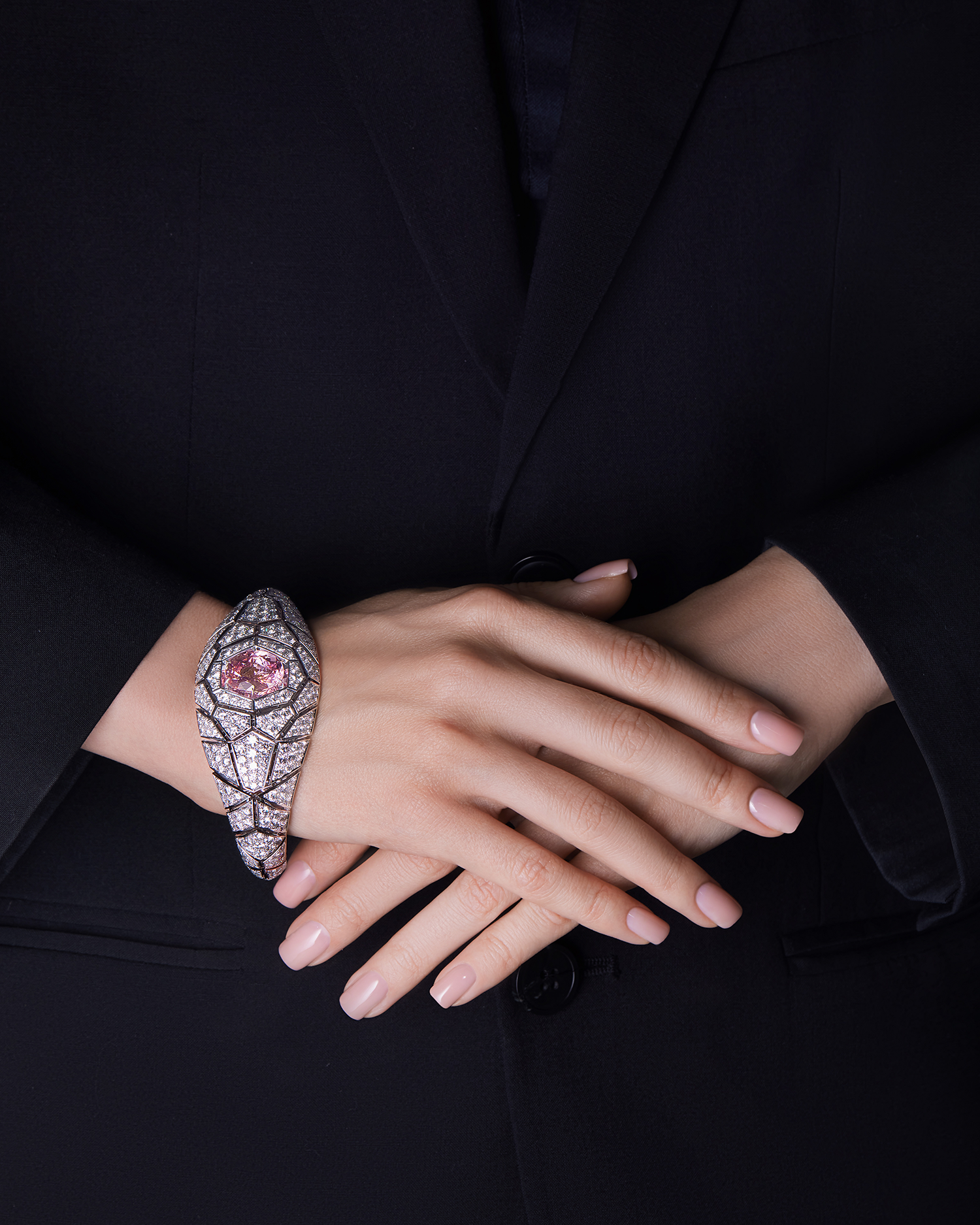 Браслет с морганитом и бриллиантами, белое золото