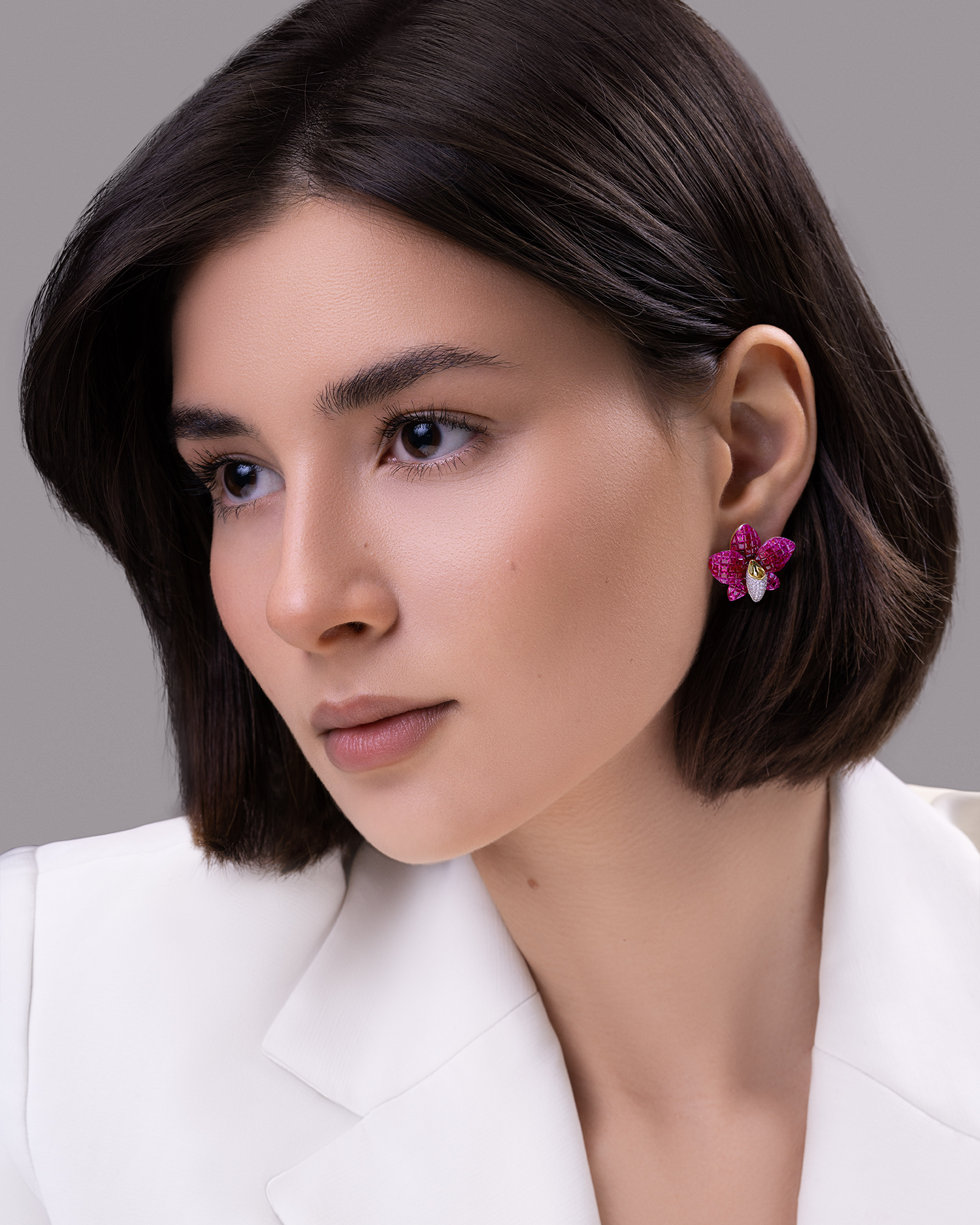 Серьги с рубинами и бриллиантами, белое золото