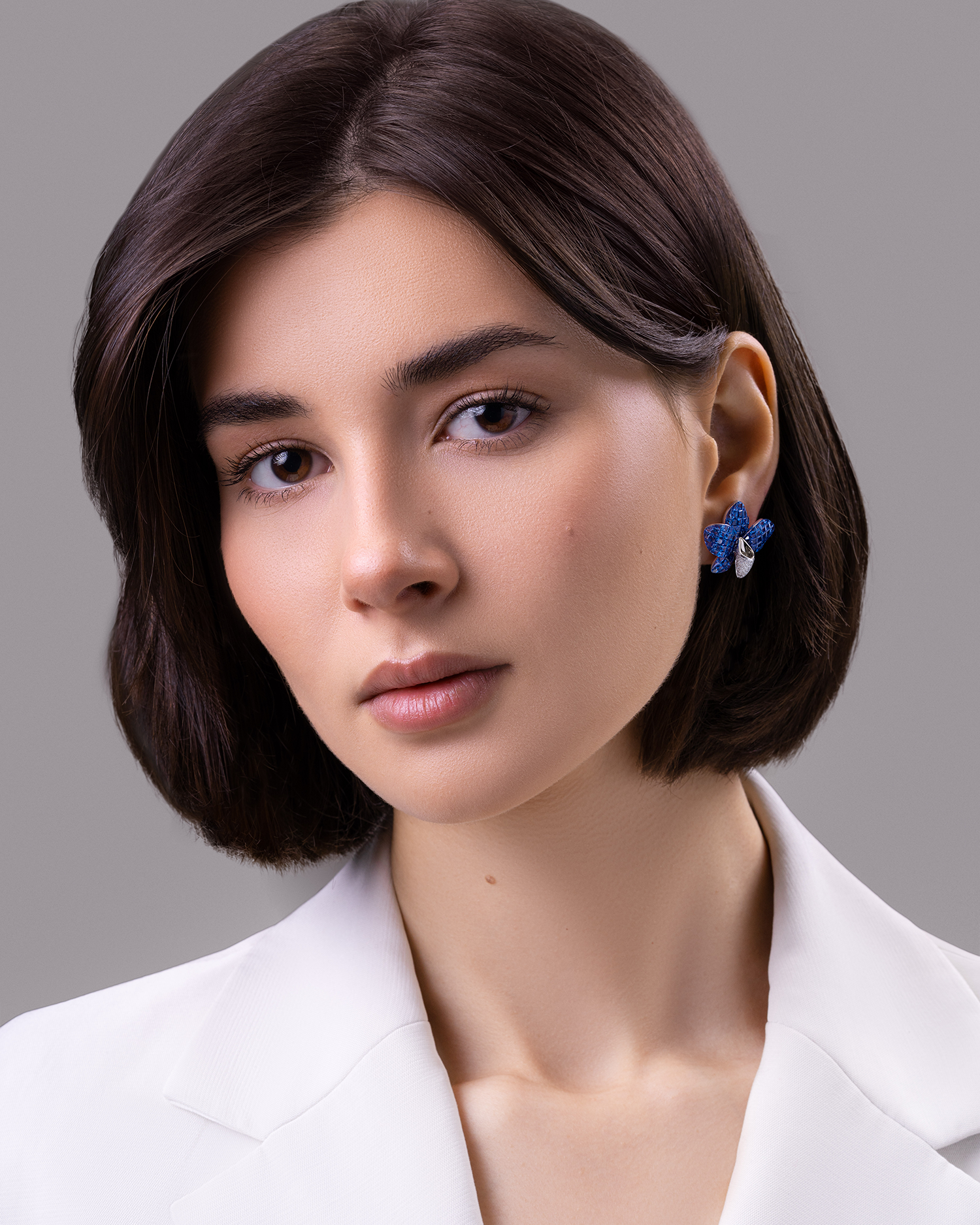 Серьги с сапфирами и бриллиантами, белое золото