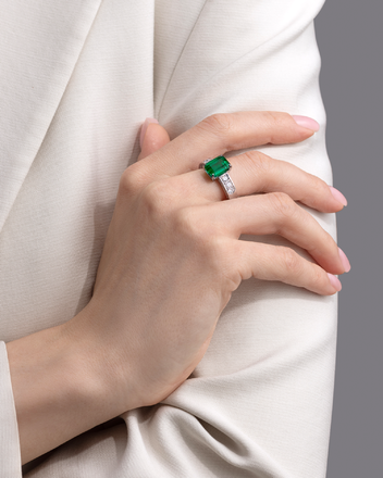 Кольцо с изумрудом и бриллиантами, белое золото 4