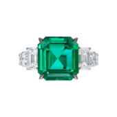 Кольцо с изумрудом и бриллиантами, белое золото