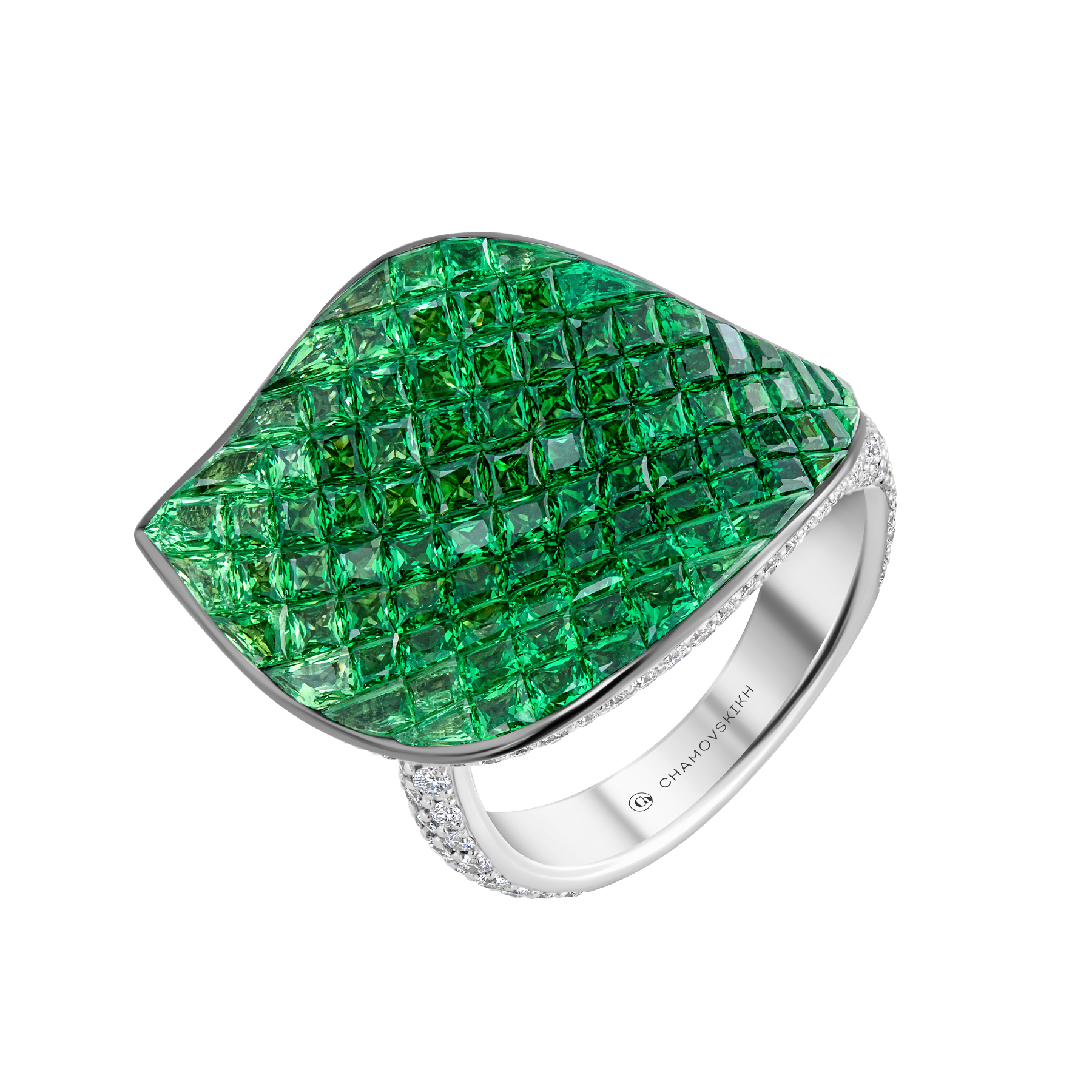 Кольцо с тсаворитами и бриллиантами, белое золото