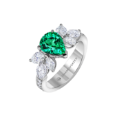 Кольцо с изумрудом и бриллиантами, белое золото