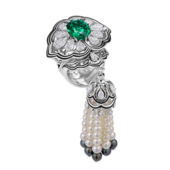 Кольцо с изумрудом, жемчугом и бриллиантами, белое золото