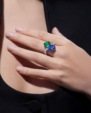 Кольцо с сапфиром, изумрудом и бриллиантами, белое золото 4